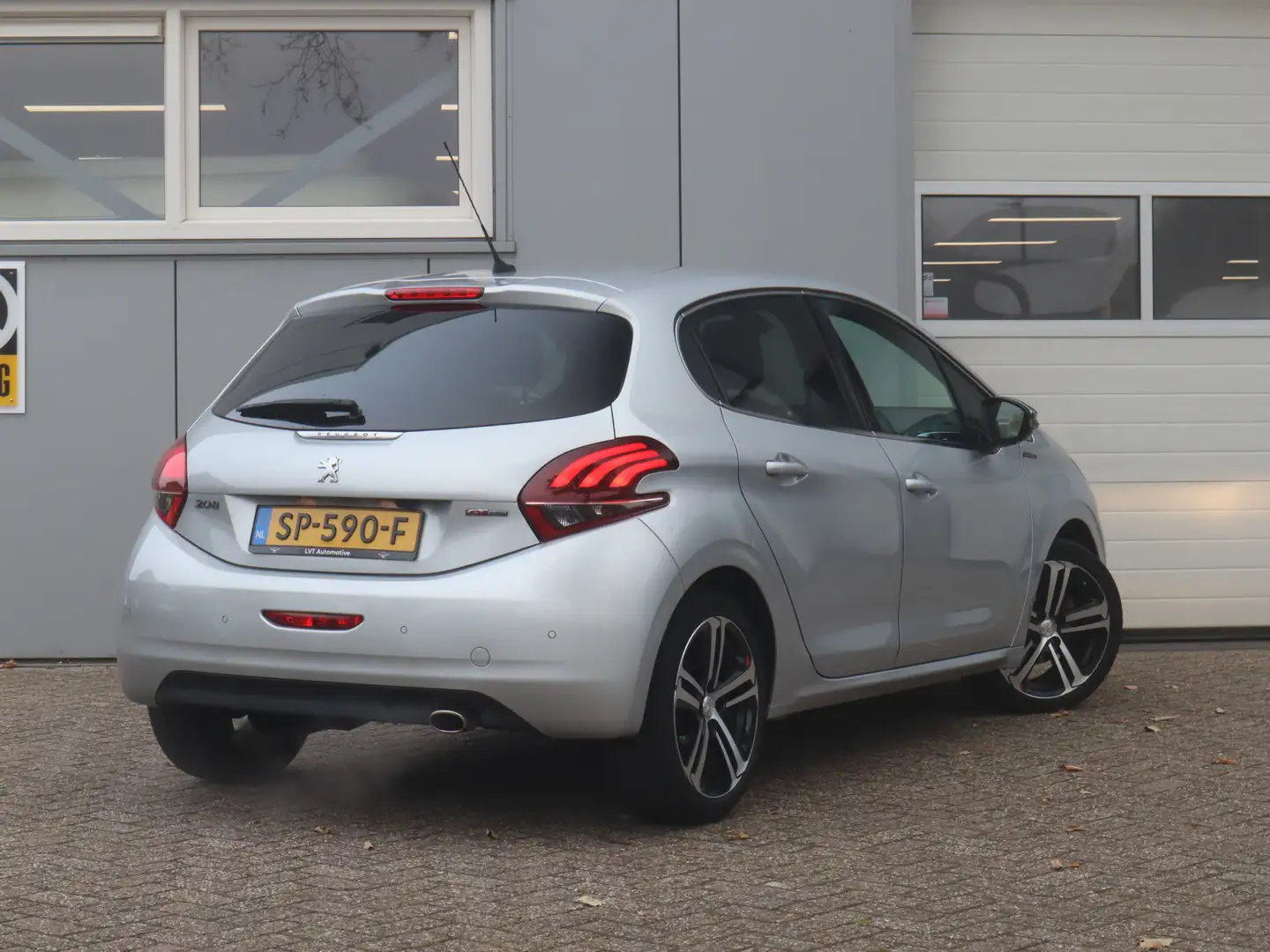 Peugeot 208 1.2 PureTech GT-line Automaat / Camera / Half-Lede Grijs - 2