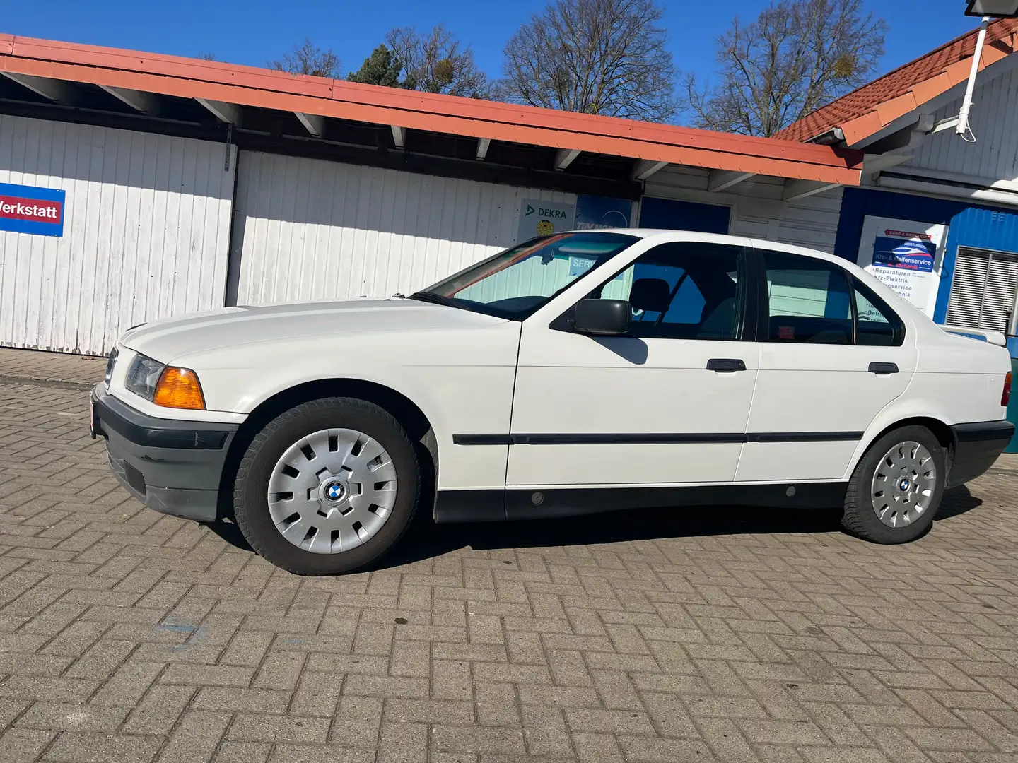 BMW 318 i, Bj. 3.1991, 113 PS, 1. Hand, TÜV neu, ZV Weiß - 1