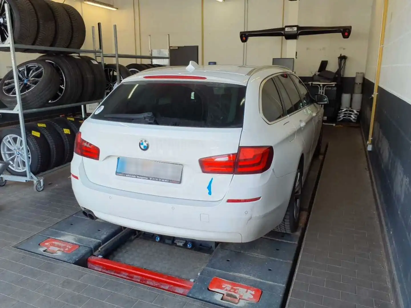 BMW 528 i Touring - Navi - Bi Xenon - Weiß - 2