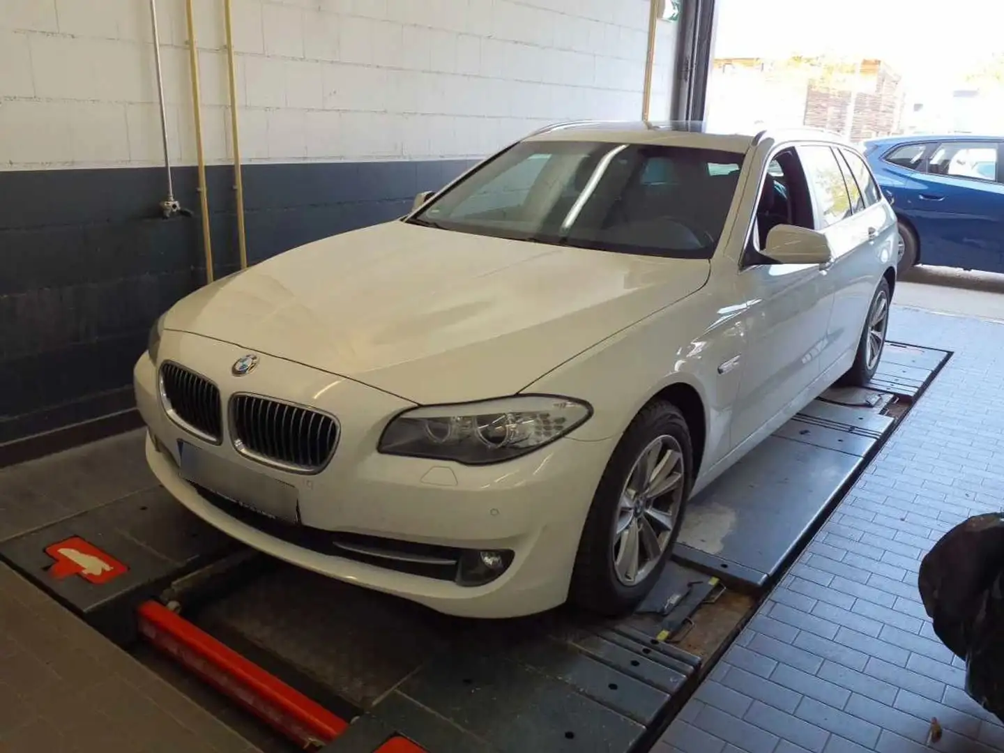 BMW 528 i Touring - Navi - Bi Xenon - Weiß - 1