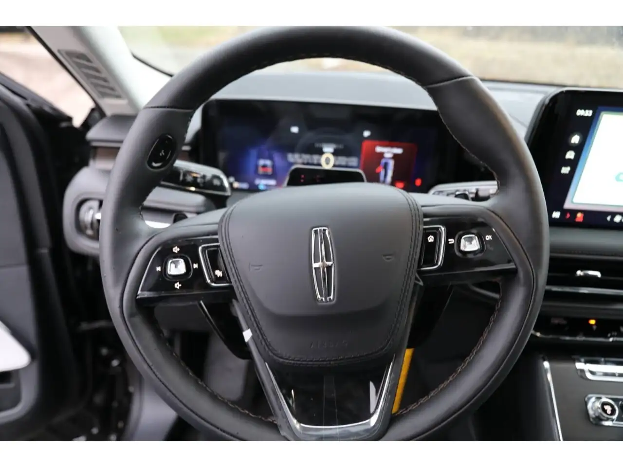 Lincoln Aviator снимка Lincoln Aviator