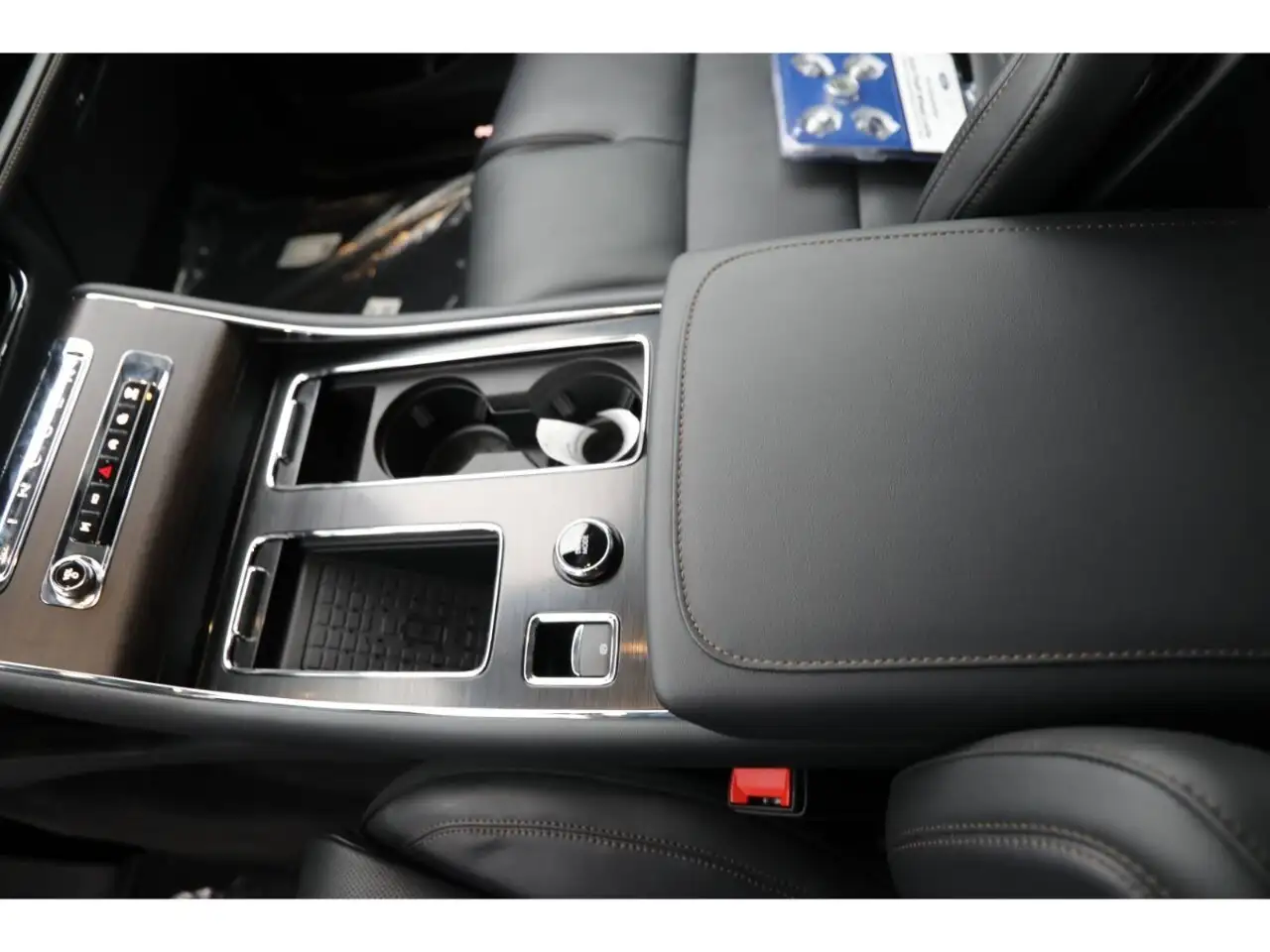 Lincoln Aviator снимка Lincoln Aviator