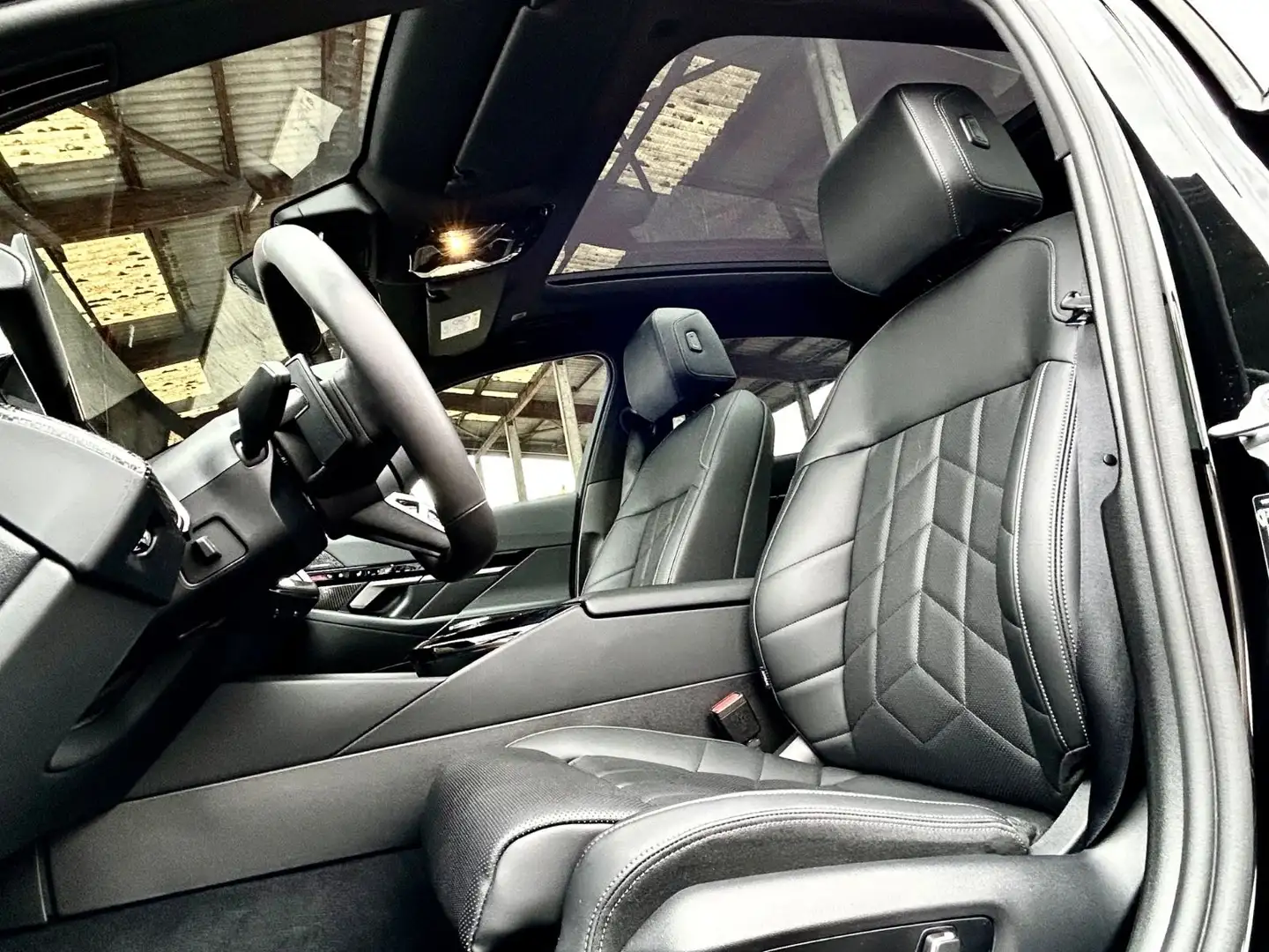 BMW 520 i *M-SPORT*PANORAMA*HEAD-UP*4-ZONE*MY 2025 Schwarz - 2