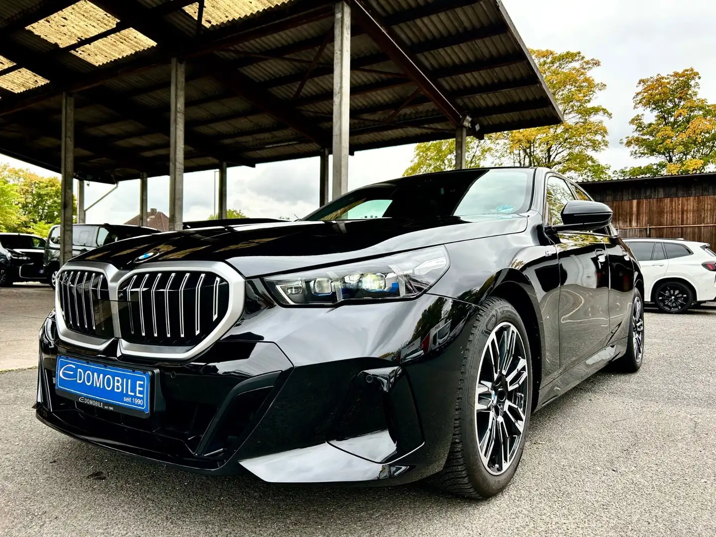BMW 520 i *M-SPORT*PANORAMA*HEAD-UP*4-ZONE*MY 2025 Schwarz - 1
