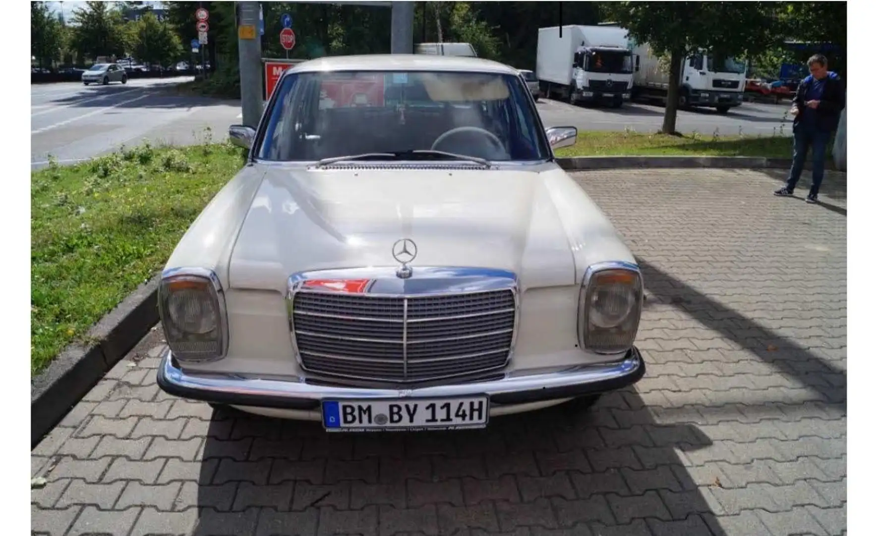 Mercedes-Benz W 114/115 Strich-Acht 280 C Beige - 1