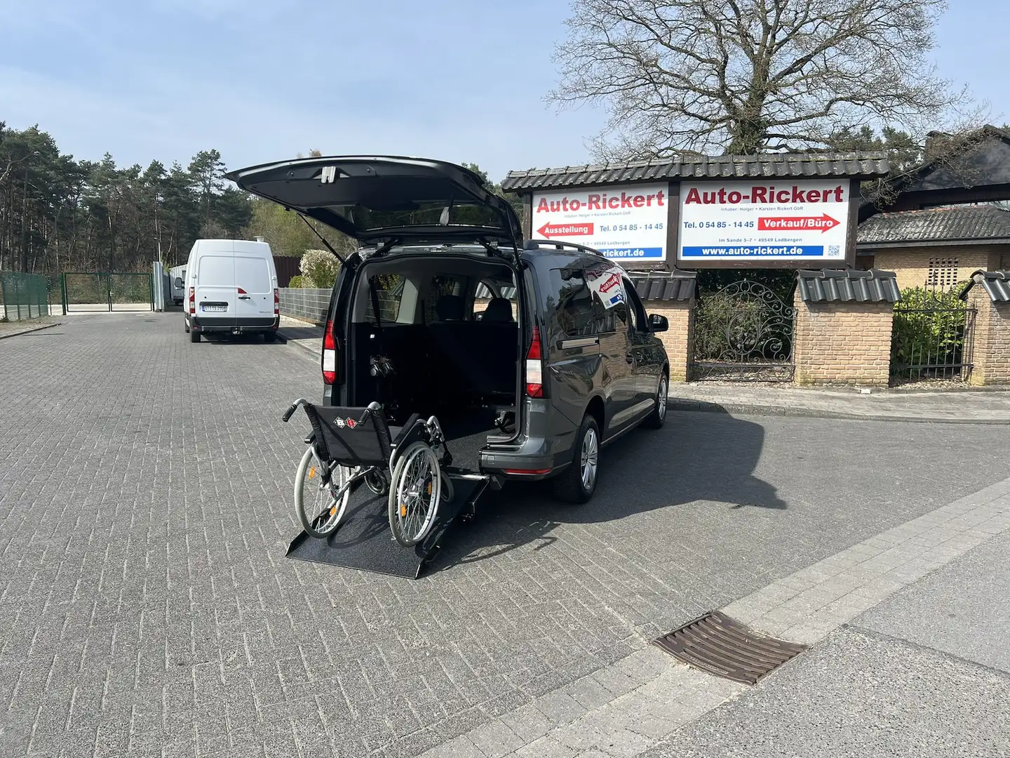 Volkswagen Caddy Rollstuhlumbau, Rückfahrkamera, Automaitk Gris - 1