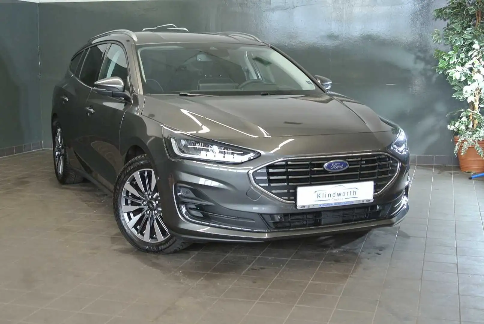 Ford Focus Turnier 1.5 E.Blue Aut. Titanium X +iACC+GJR Grau - 2