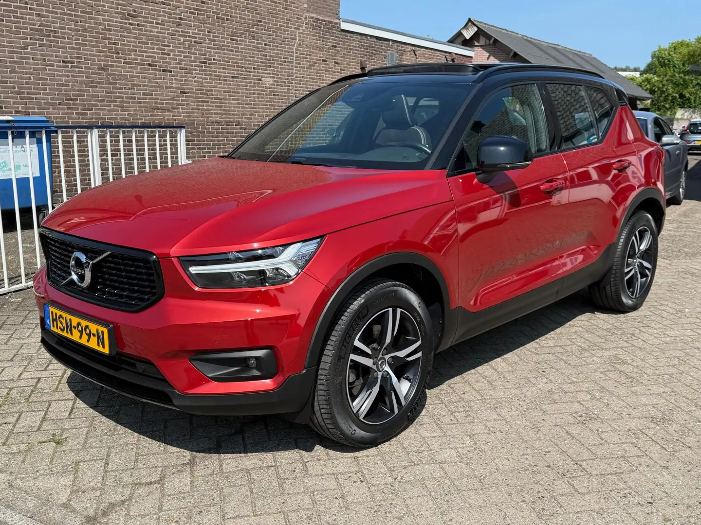 Volvo XC40 2.0 T4 AWD R-Design Luxury-line Rojo - 2