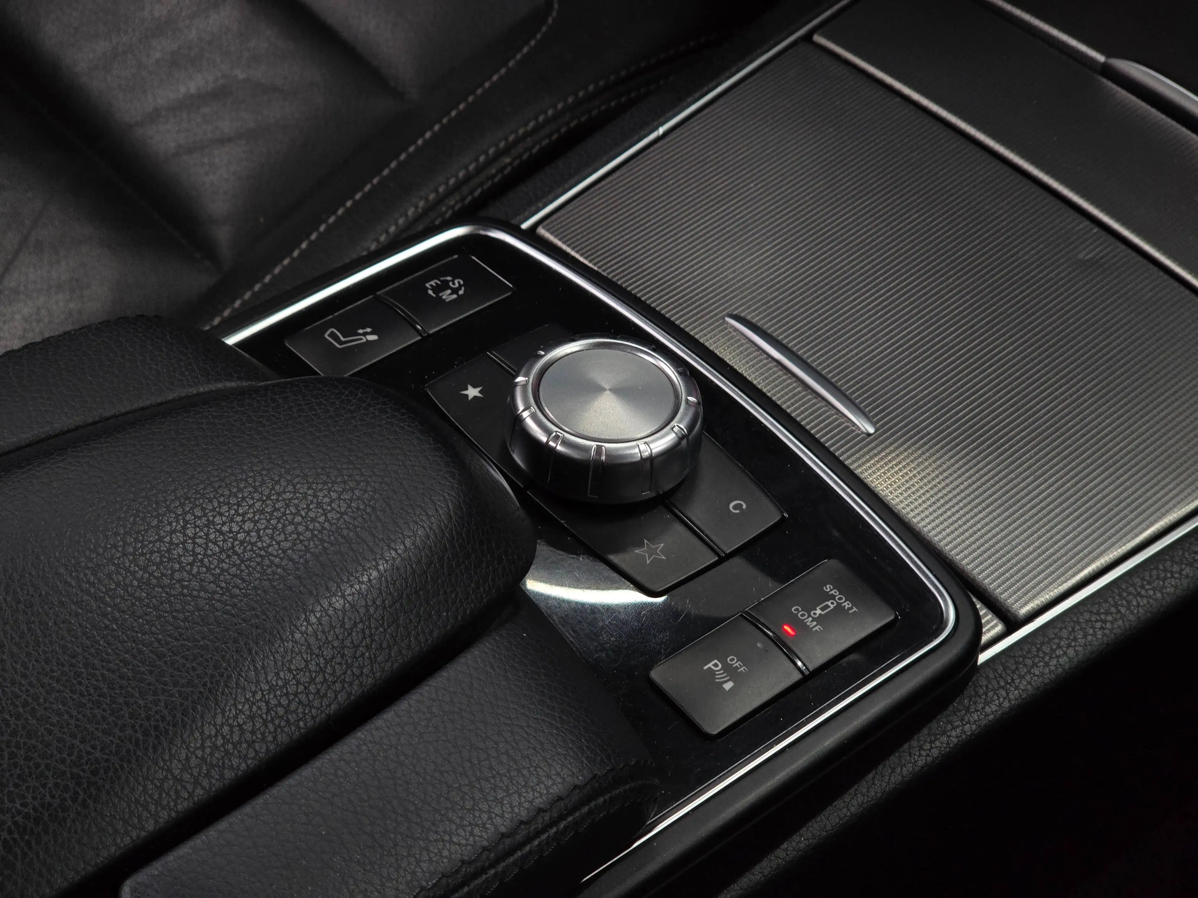 Mercedes-Benz E 400 AMG | Led | Harman Kardon | Keyless | 1ier prop | Suivi Mercedes — photo 14