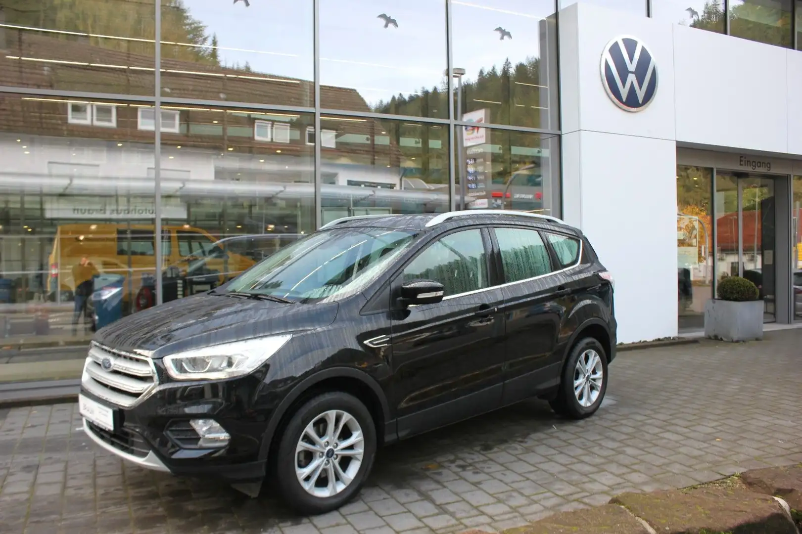 Ford Kuga Titanium 1.5 EcoBoost Klima,PDC,SHZ,BT Negro - 1