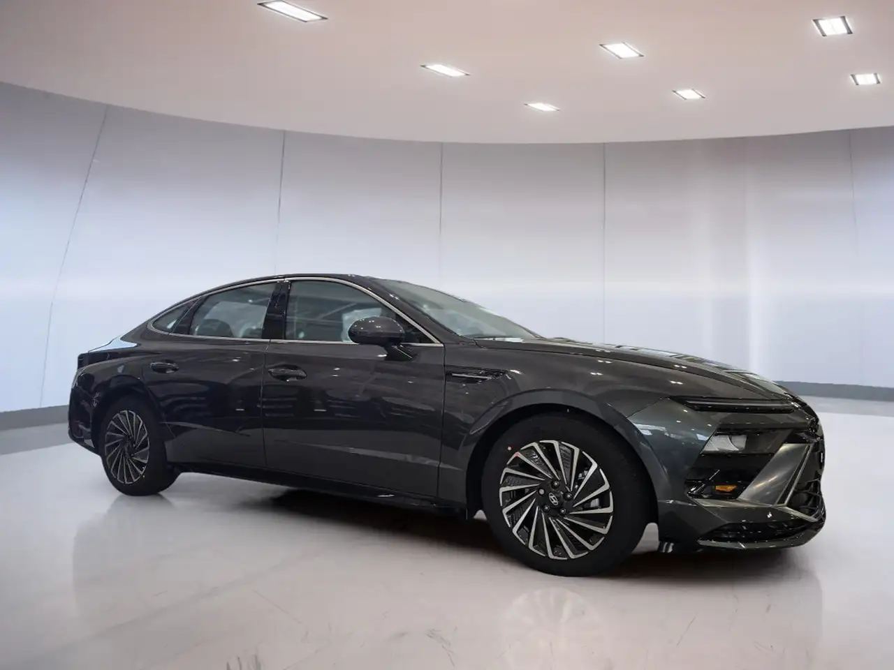 Hyundai SONATA снимка Hyundai SONATA