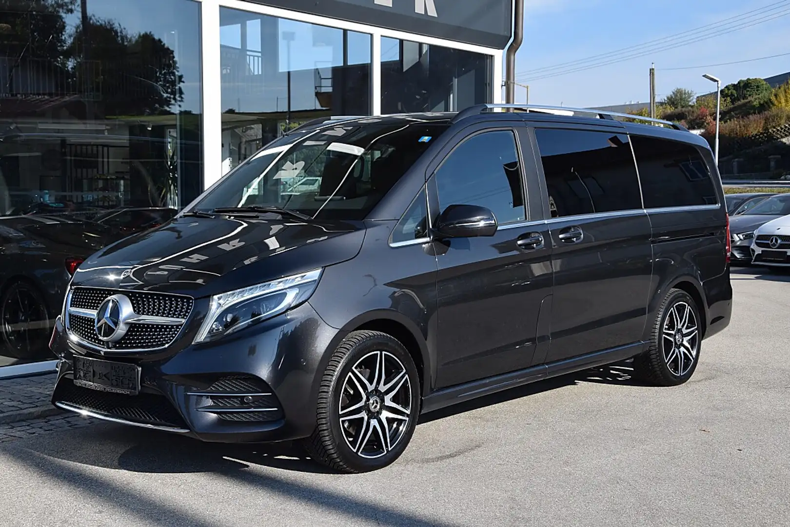 Mercedes-Benz V 300 d Kombi lang 4Matic Avantgarde Aut. *AMG-Line*A... Grau - 2