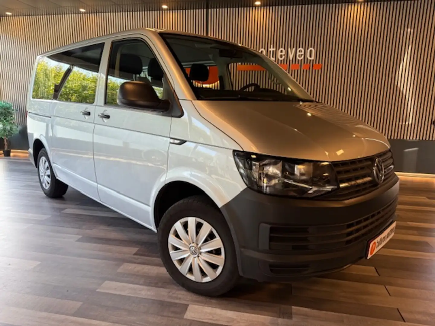 Volkswagen Transporter Kombi 2.0TDI SCR BMT 75kW Grijs - 2