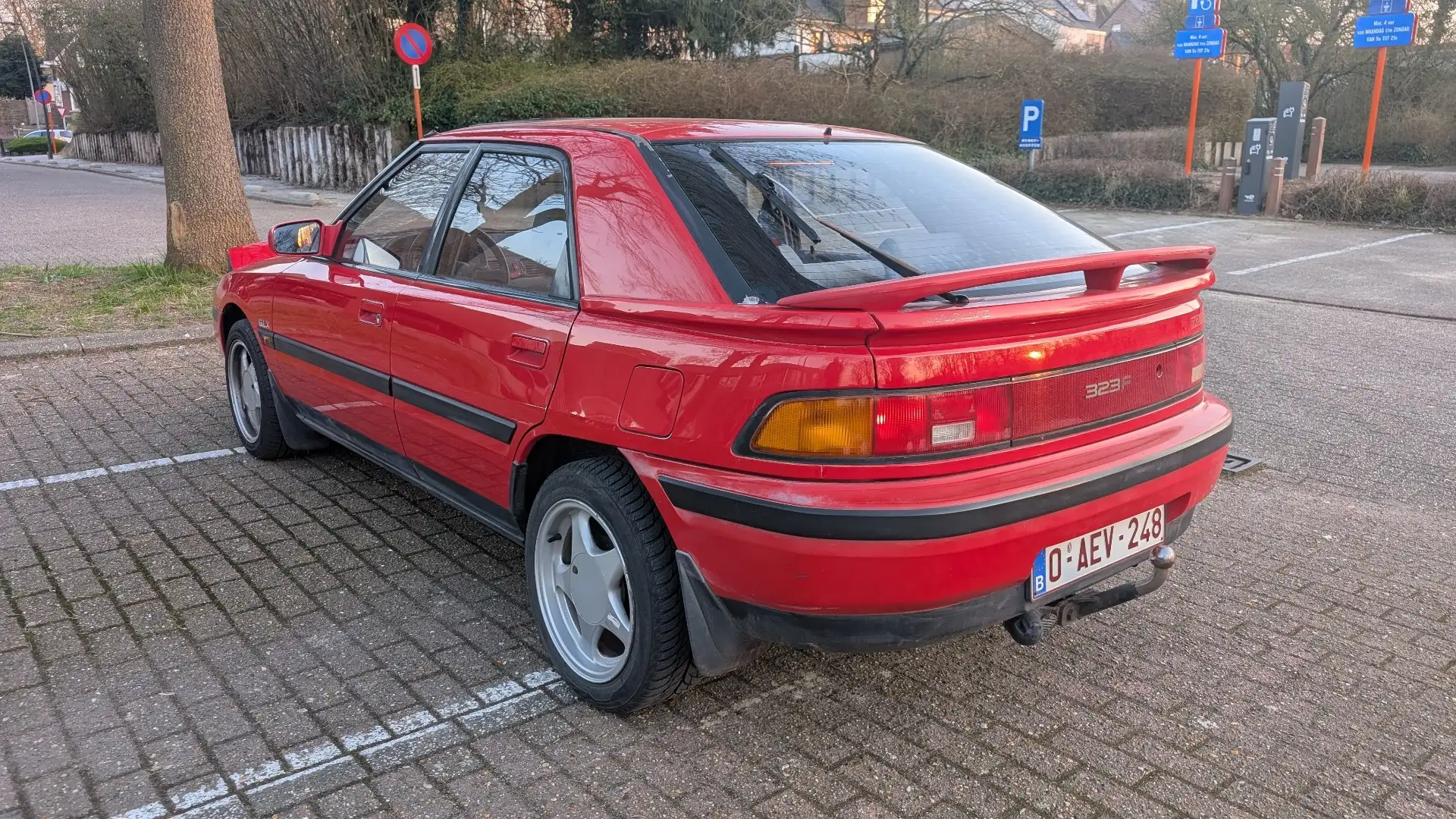 Mazda 323 F 1.6i 16V GLX - 2