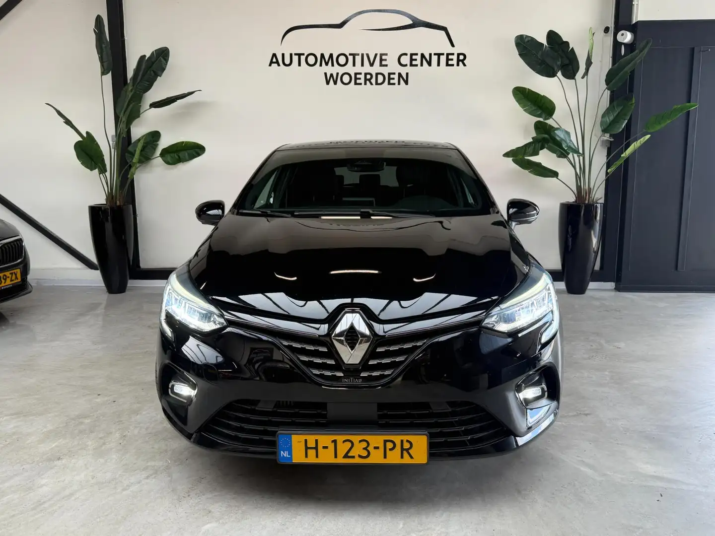Renault Clio 1.3 TCe Initiale Paris Automaat Virtual Key Less 3 Zwart - 2