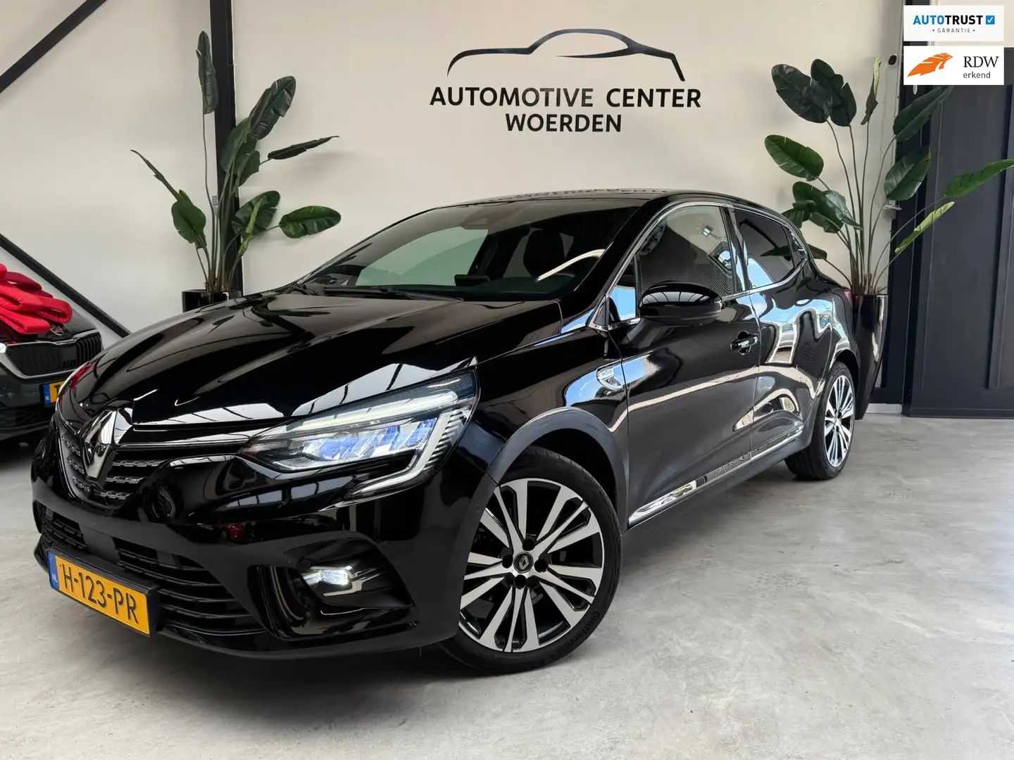 Renault Clio 1.3 TCe Initiale Paris Automaat Virtual Key Less 3 Zwart - 1
