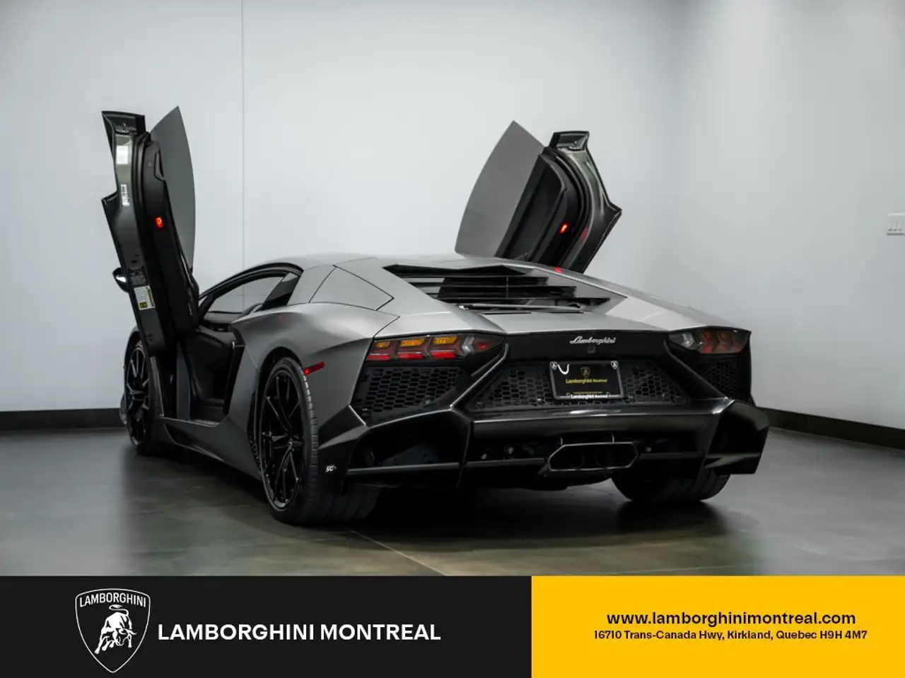 Lamborghini Aventador photo Lamborghini Aventador