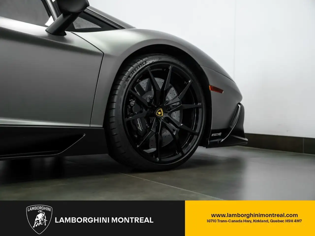 Lamborghini Aventador photo Lamborghini Aventador