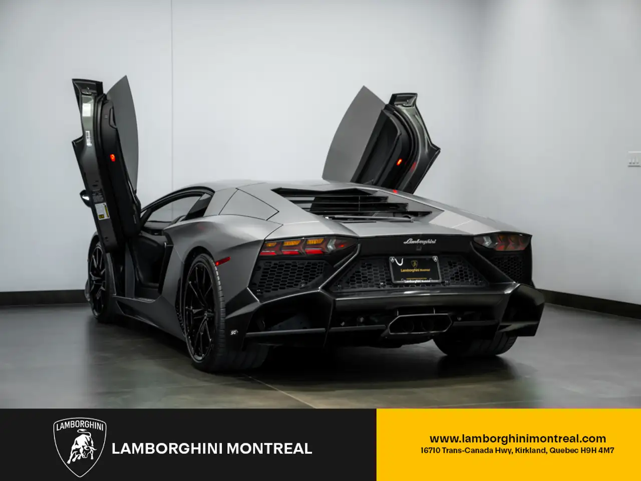 Lamborghini Aventador снимка Lamborghini Aventador