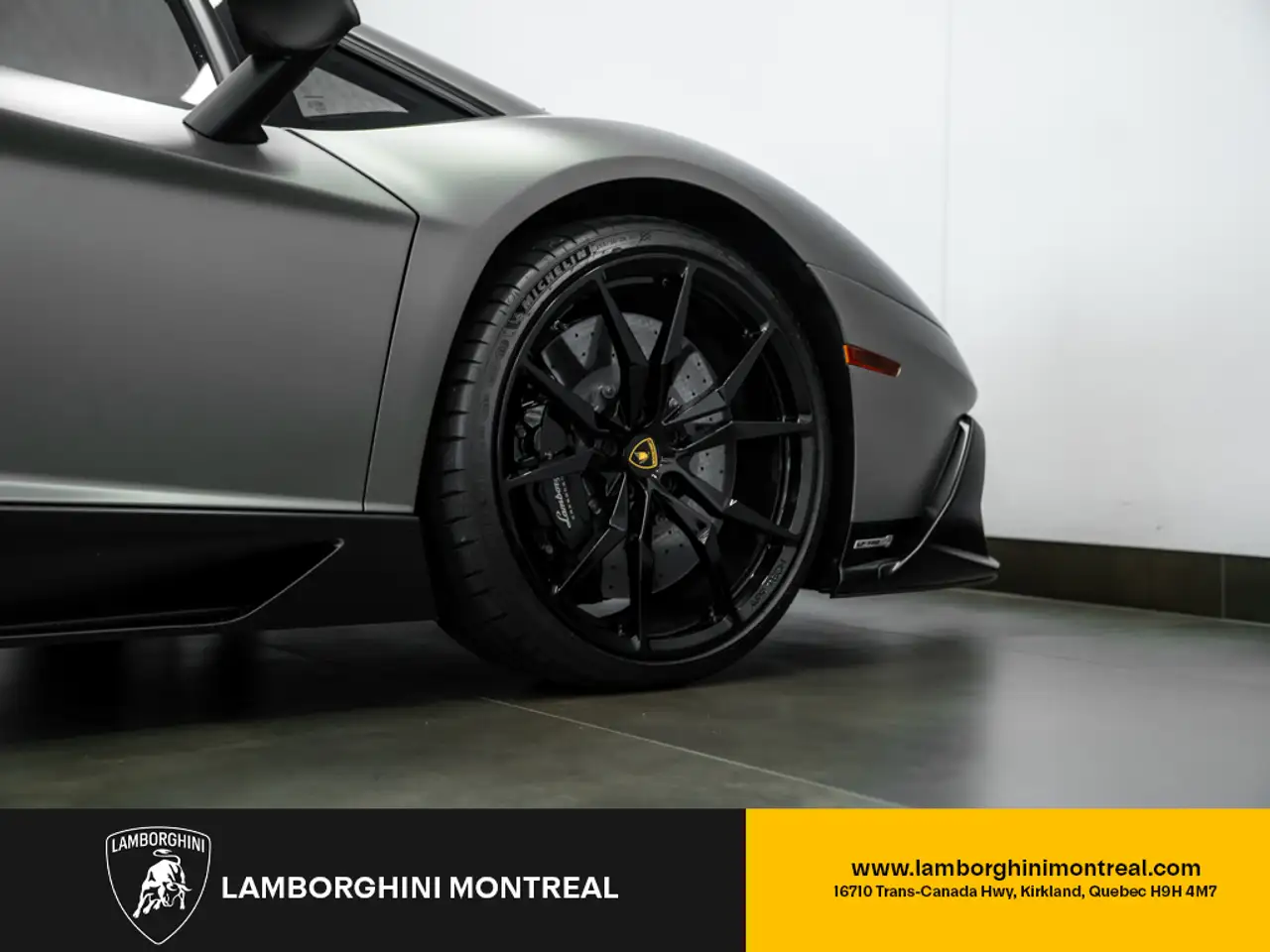 Lamborghini Aventador снимка Lamborghini Aventador