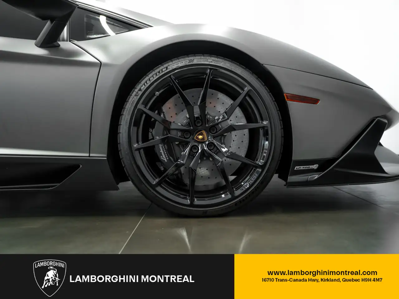 Lamborghini Aventador снимка Lamborghini Aventador