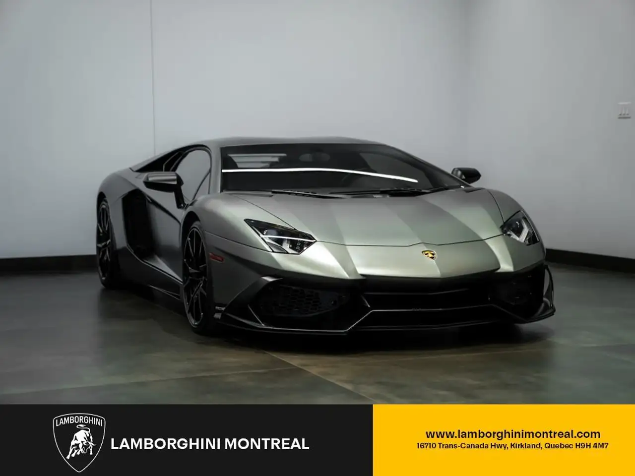 Lamborghini Aventador photo Lamborghini Aventador