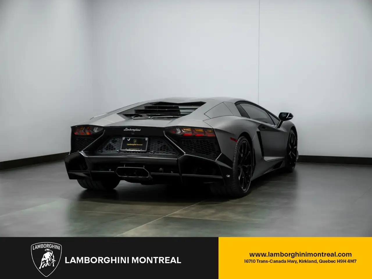 Lamborghini Aventador снимка Lamborghini Aventador