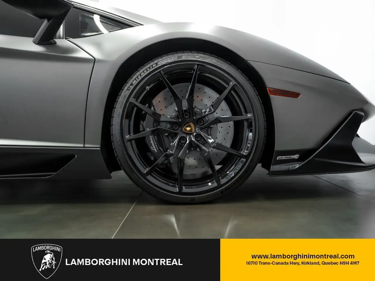 Lamborghini Aventador photo Lamborghini Aventador