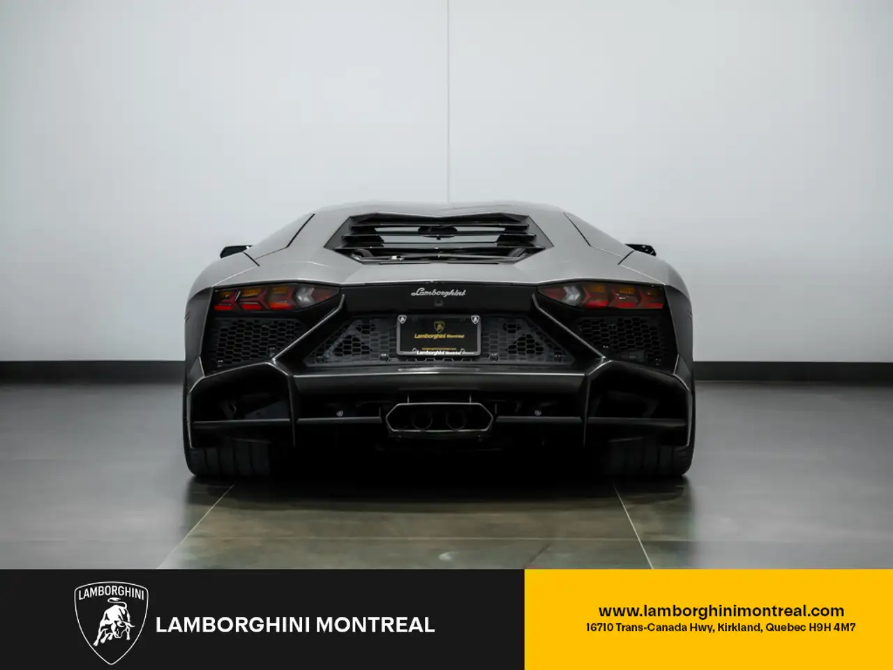 Lamborghini Aventador снимка Lamborghini Aventador
