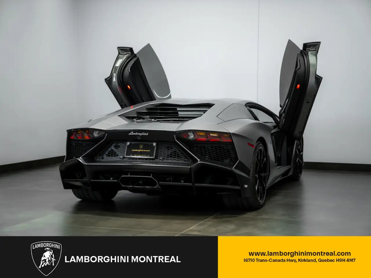 Lamborghini Aventador снимка Lamborghini Aventador