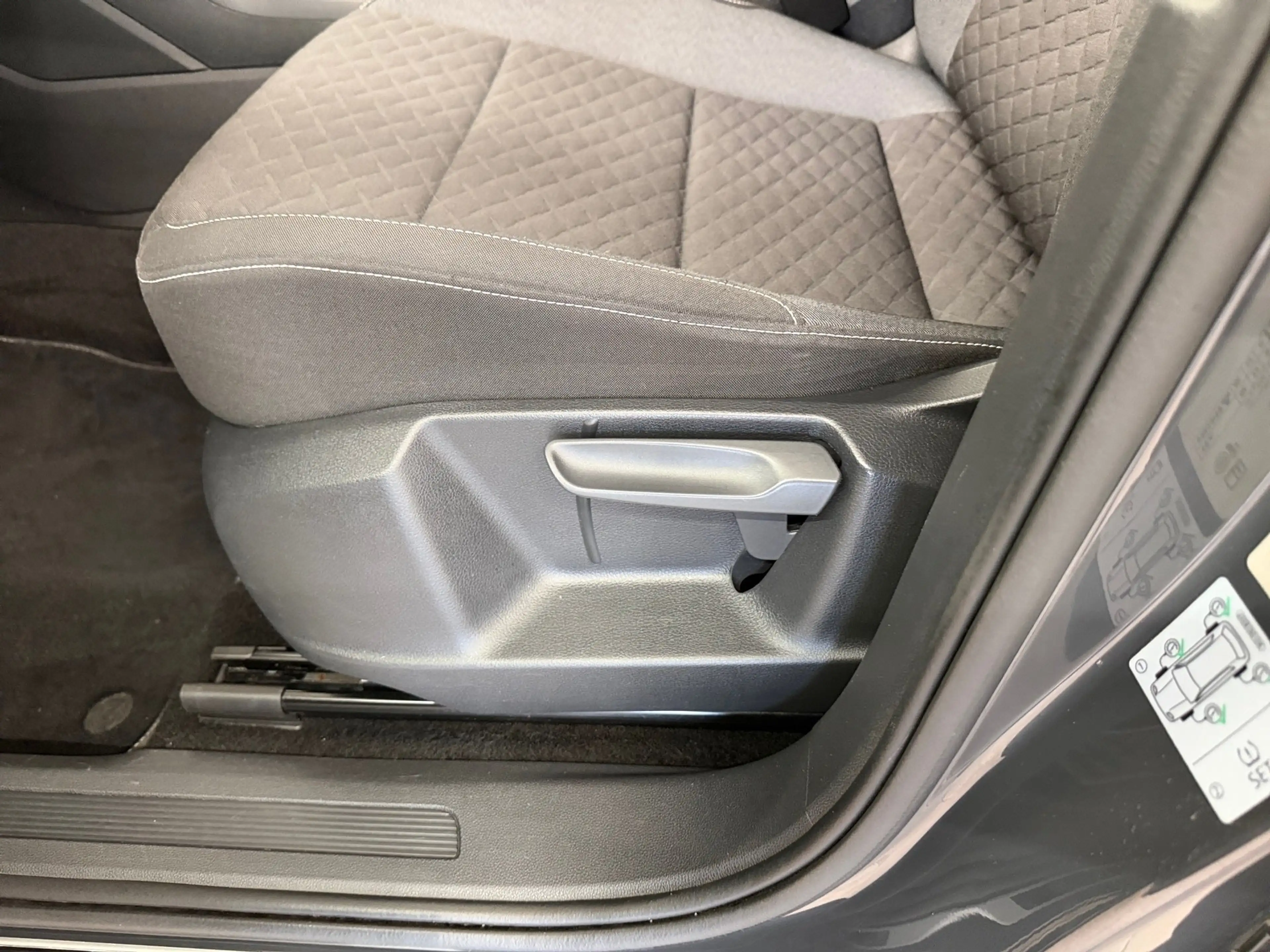 Volkswagen Touran Comfortline 2,0 BMT TDI DSG — photo 6