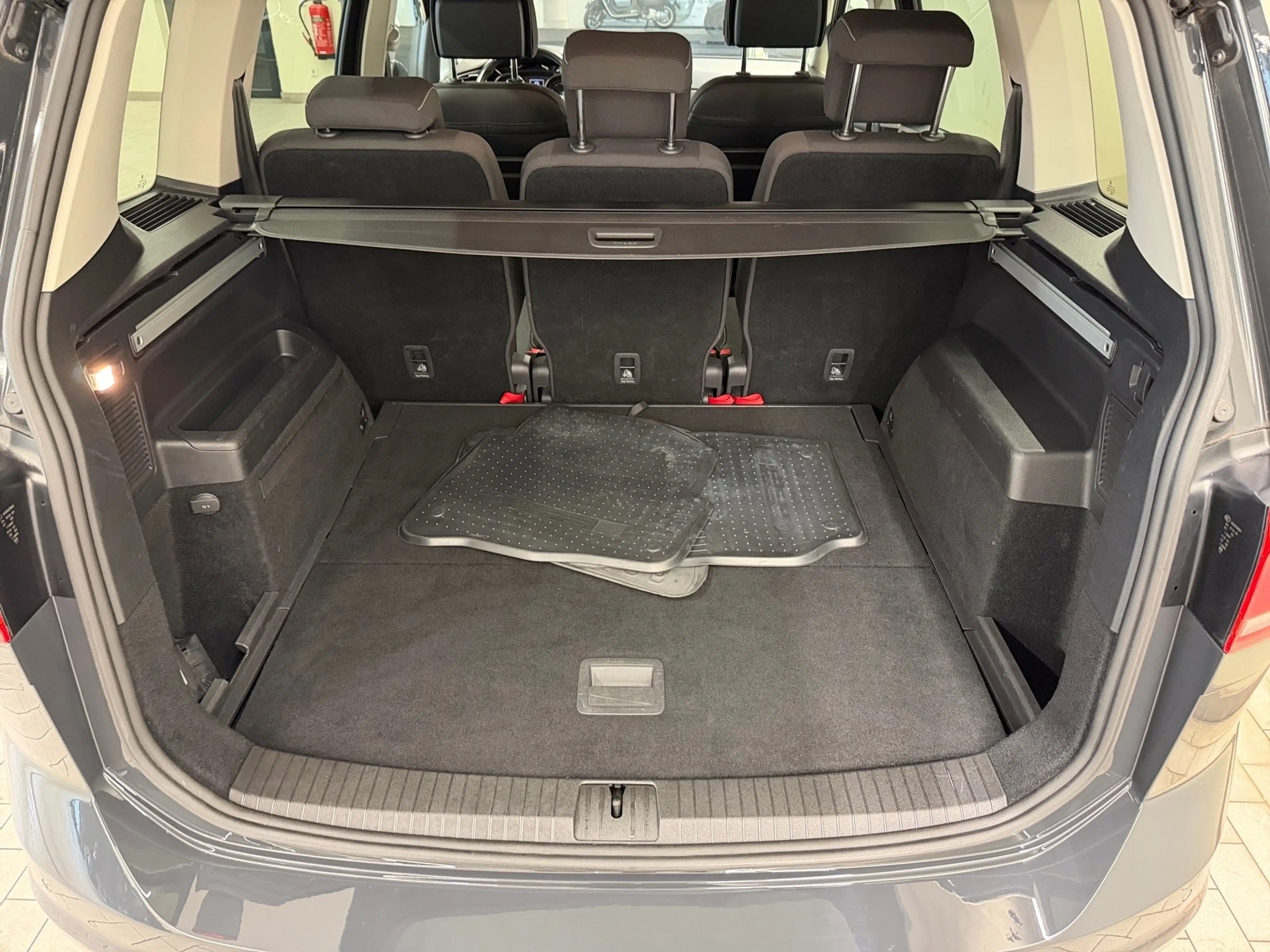 Volkswagen Touran Comfortline 2,0 BMT TDI DSG — photo 11