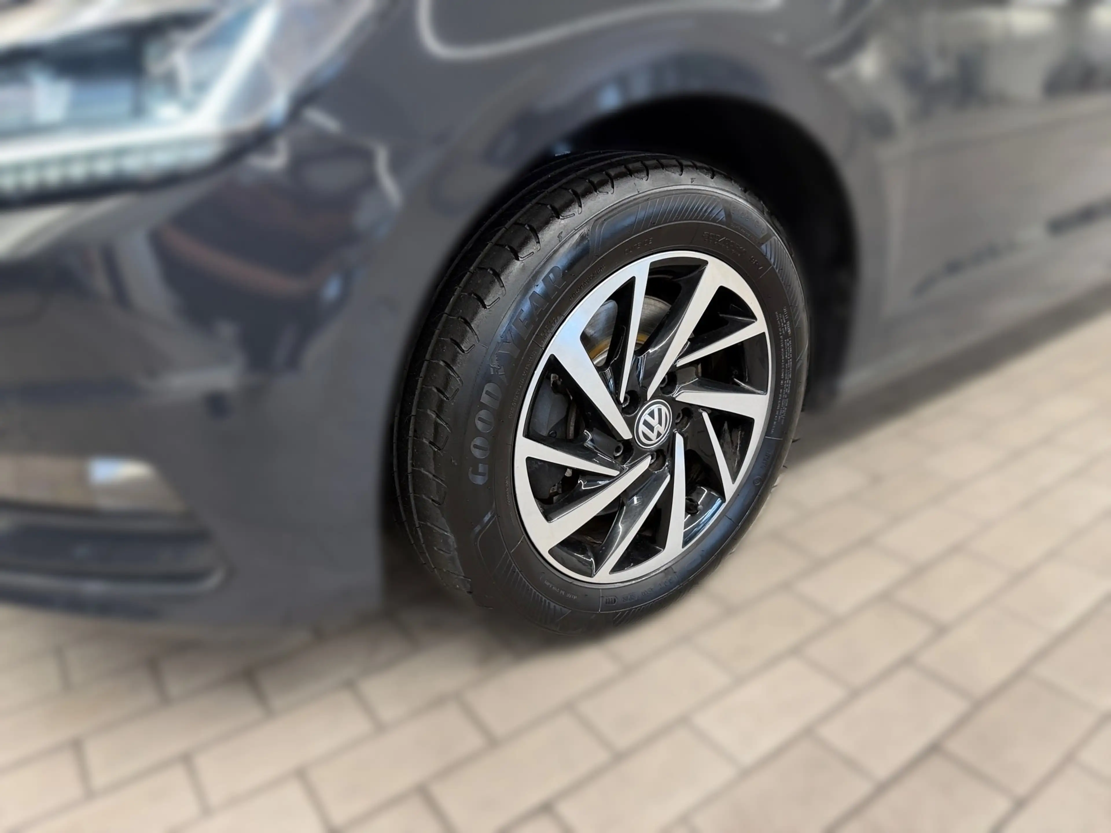 Volkswagen Touran Comfortline 2,0 BMT TDI DSG — photo 3