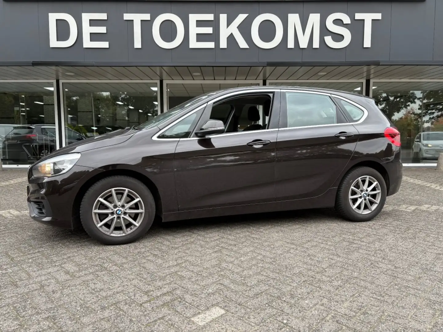 BMW 216 216 D Automaat Afn. Trekhaak Navigatie Cruise Airc Bruin - 1