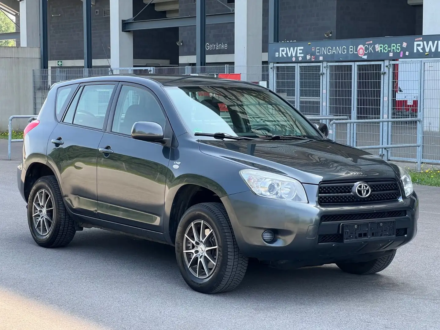 Toyota RAV 4 4 Basis Grau - 1