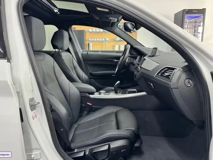 BMW Serie 1 2019, foto 18