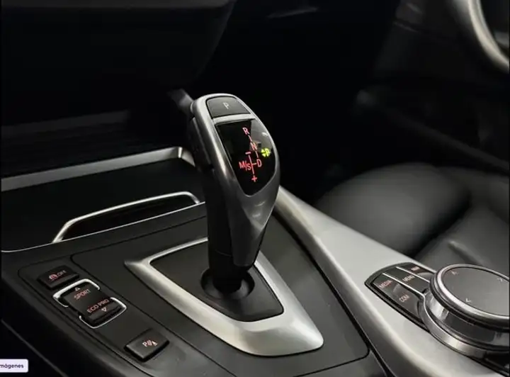 BMW Serie 1 2019, foto 16
