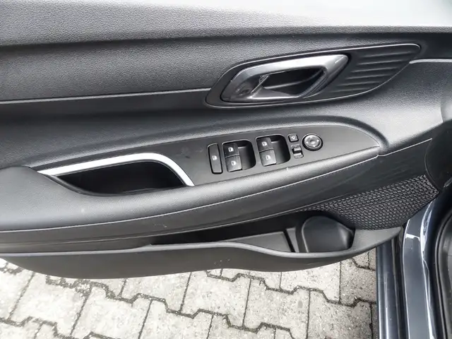 Hyundai i20 view 15