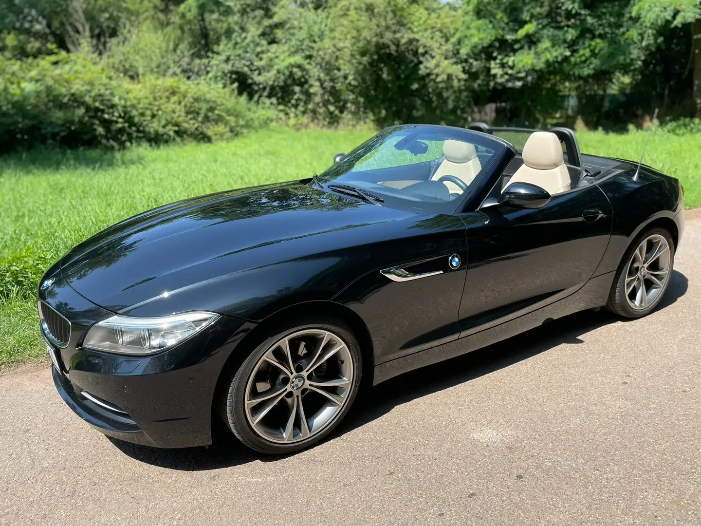 BMW Z4 Z4 Roadster sDrive18i Чорний - 1