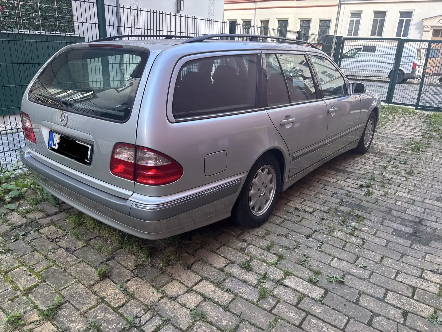 Mercedes-Benz E 240 T Elegance, TÜV 6.2027, Mopf, kaum Rost - 2
