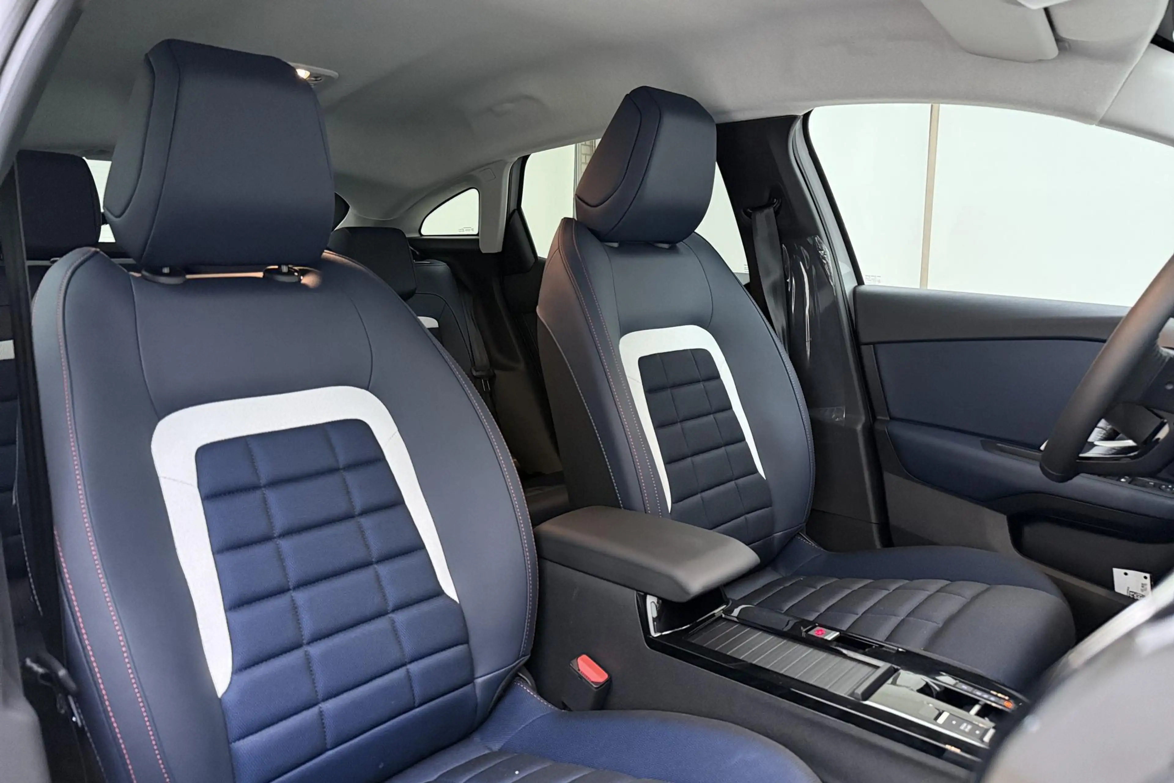 Citroen E-C4 Electric Collection 156pk Extended range 54 kWh DEMO | 400k — photo 3