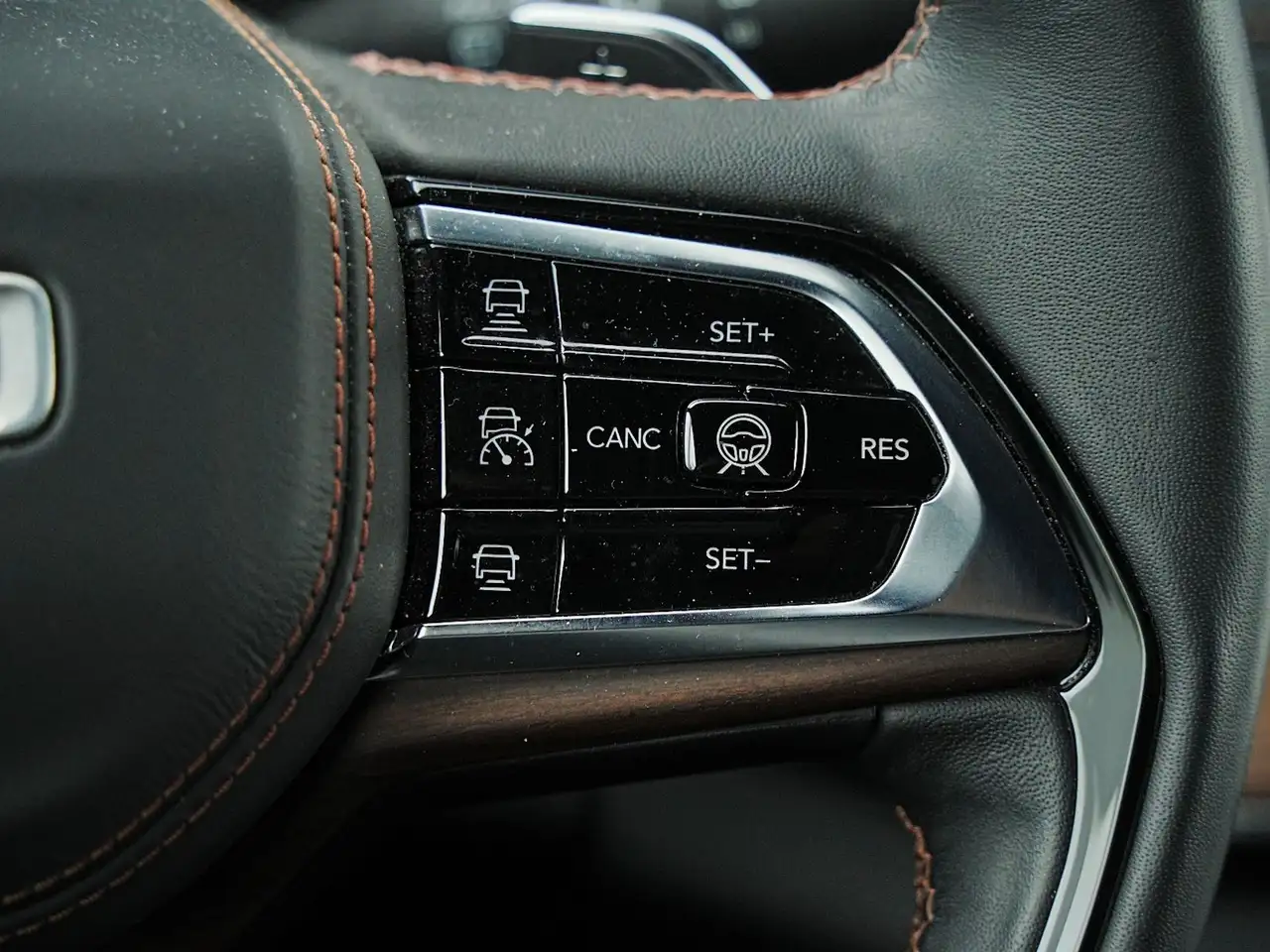 Jeep Grand Cherokee снимка Jeep Grand Cherokee