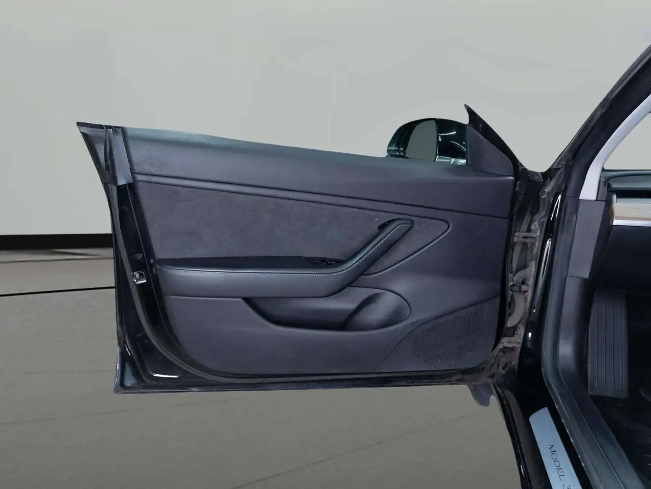 Tesla Model 3 снимка Tesla Model 3