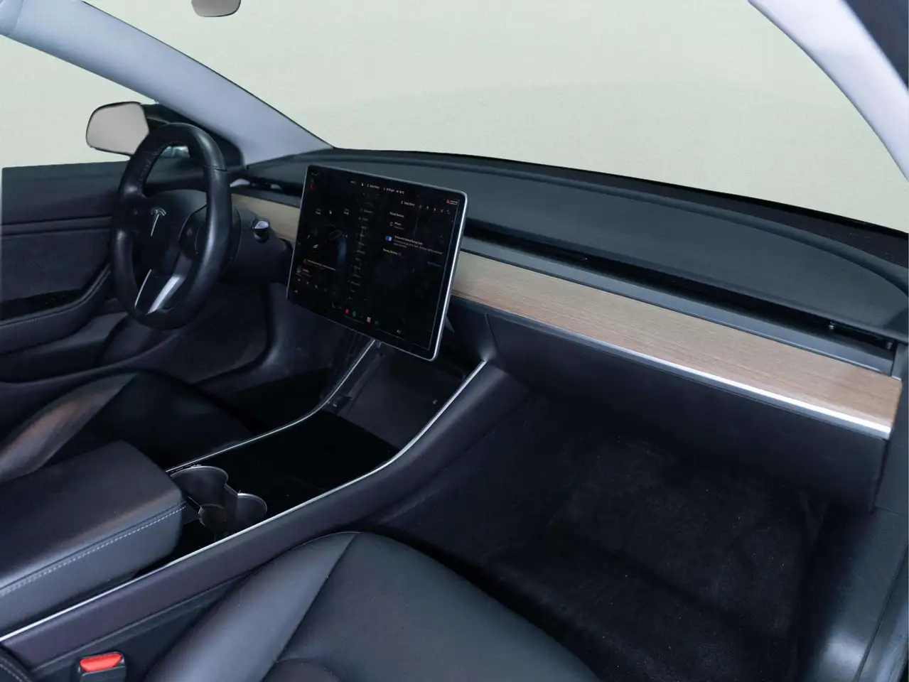 Tesla Model 3 снимка Tesla Model 3