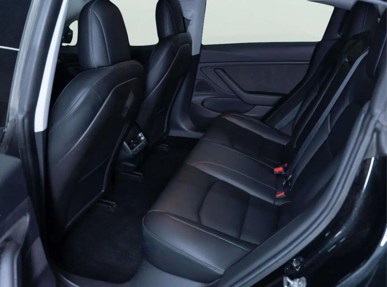 Tesla Model 3 снимка Tesla Model 3