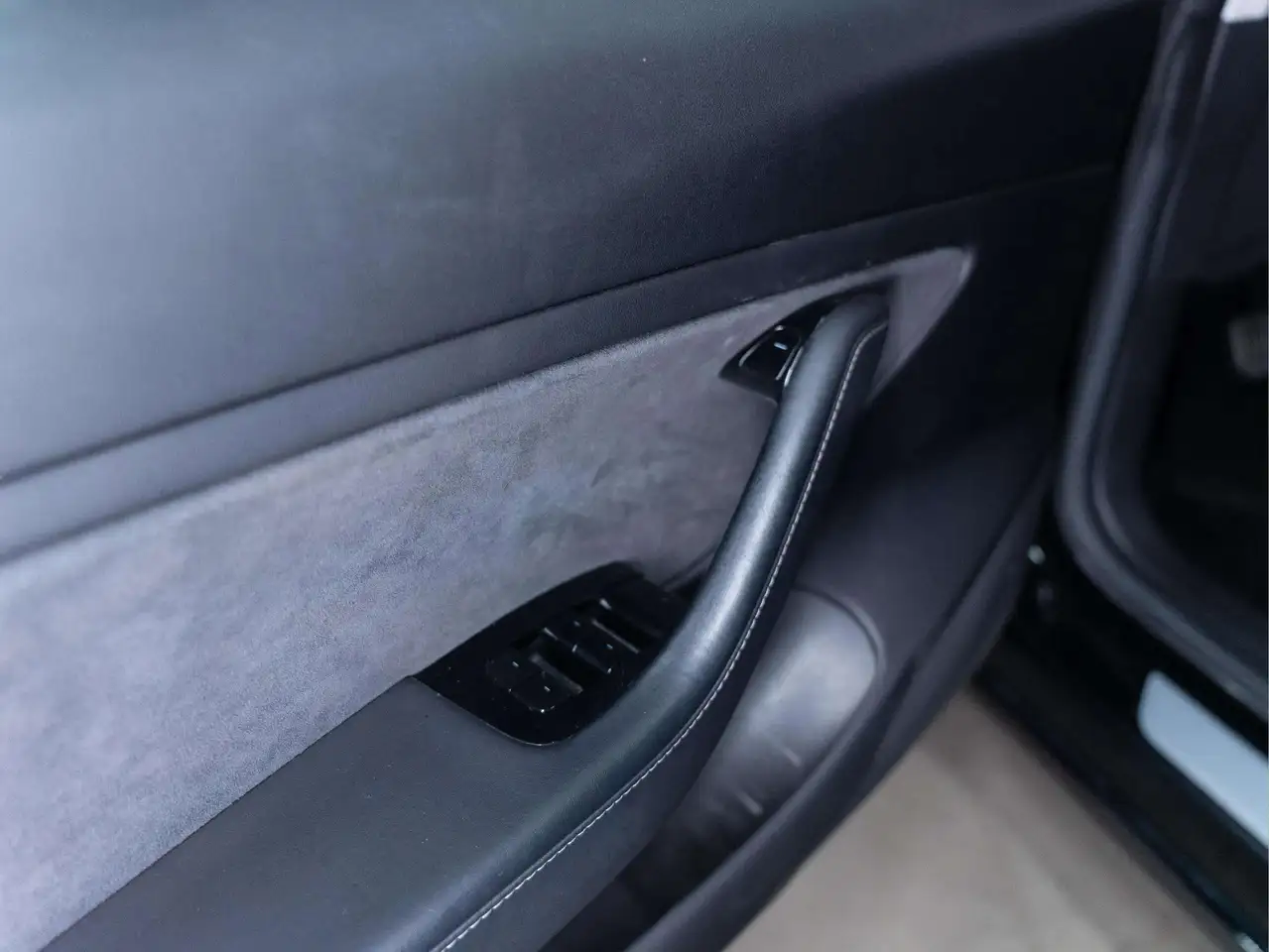 Tesla Model 3 снимка Tesla Model 3