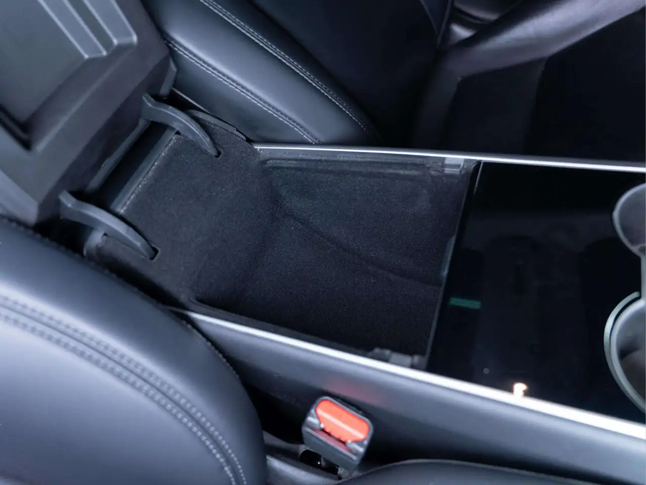 Tesla Model 3 снимка Tesla Model 3
