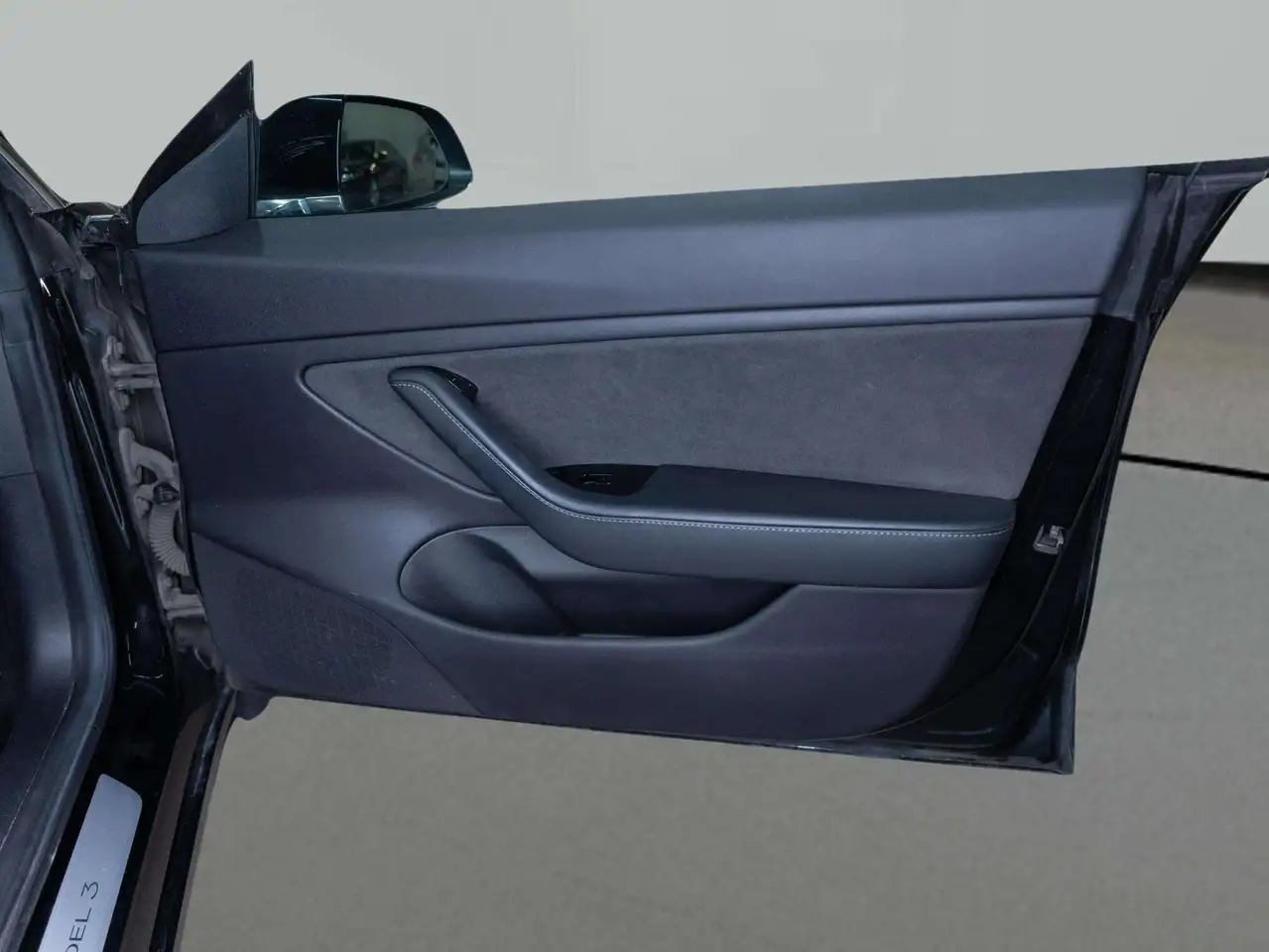 Tesla Model 3 снимка Tesla Model 3