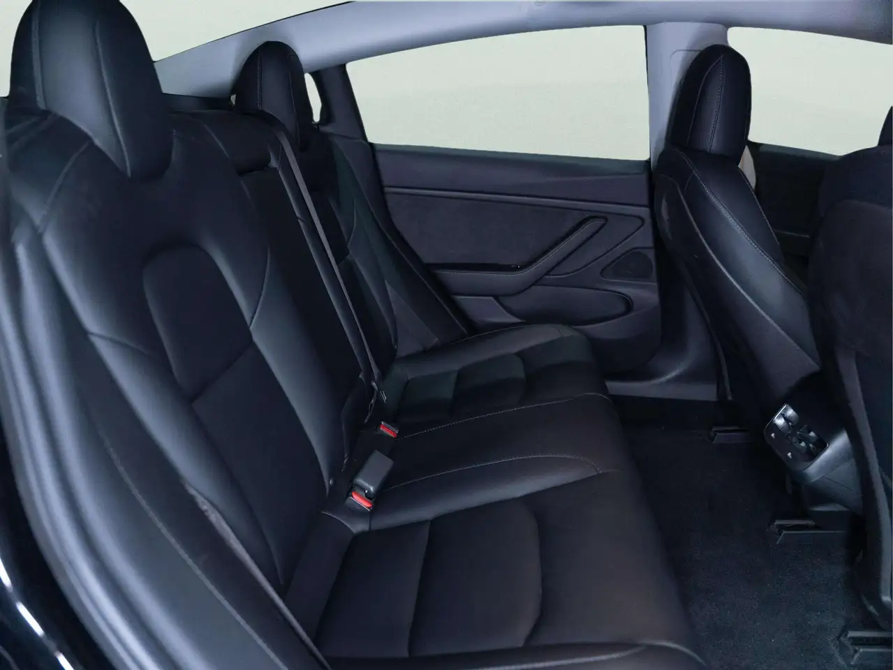 Tesla Model 3 снимка Tesla Model 3