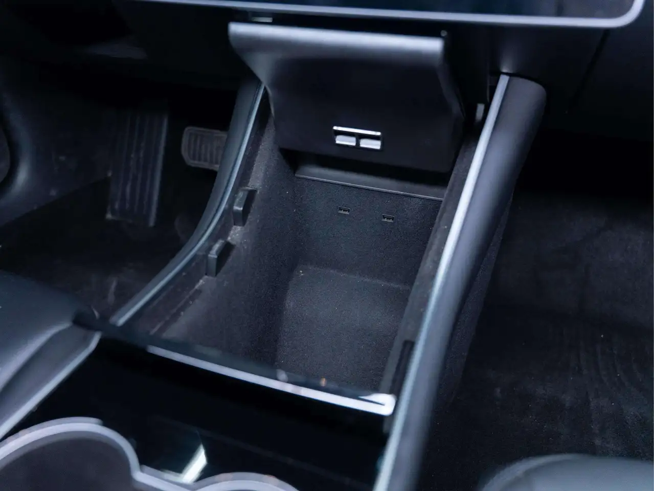 Tesla Model 3 снимка Tesla Model 3